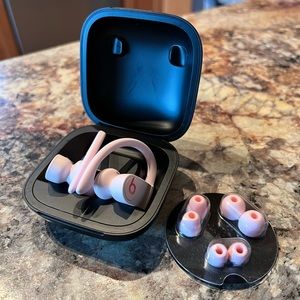 Powerbeats Pro cloud pink